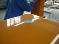 We use air poppets to properly detach the product from the Gel Coat Mold